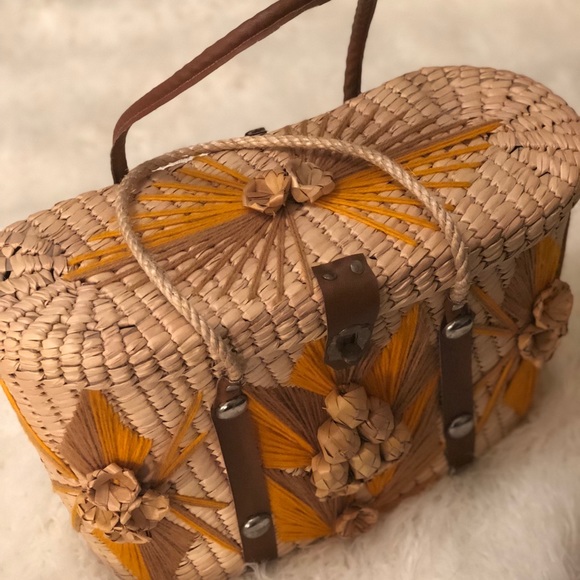 Vintage Handbags - Vintage Straw Purse